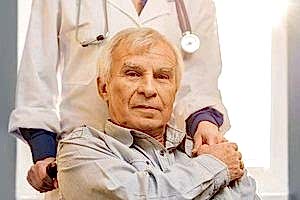 психически больной старик