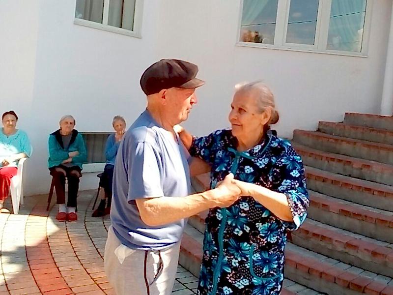 танцы пенсионеров