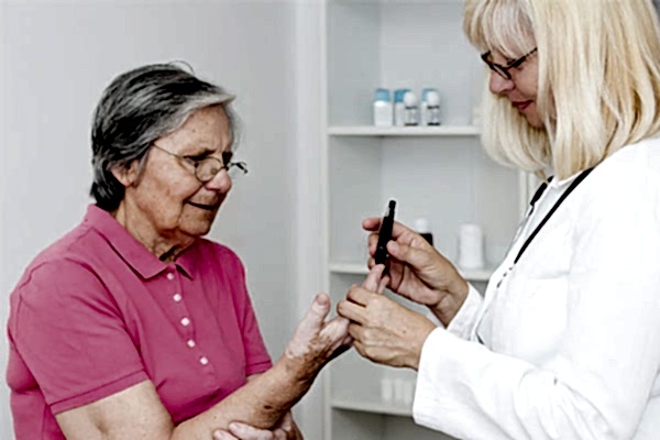 помощь больному с сахарным диабетом