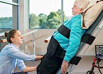 уход за пожилым после дтп